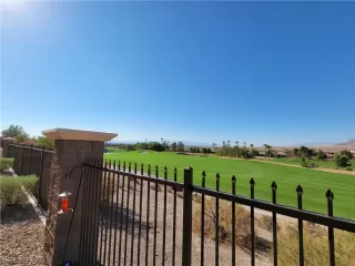 Photo #2: 2337934 Listing