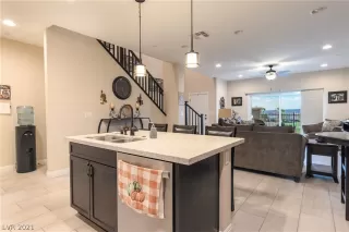 Photo #5: 2337934 Listing