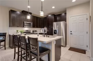 Photo #6: 2337934 Listing