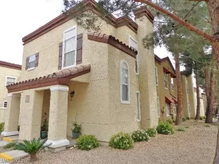 Photo #2: 2337939 Listing