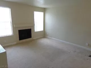 Photo #5: 2337939 Listing