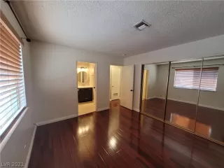 Photo #5: 2337959 Listing 