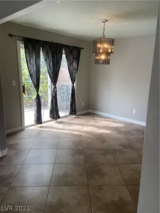 Photo #5: 2337969 Listing