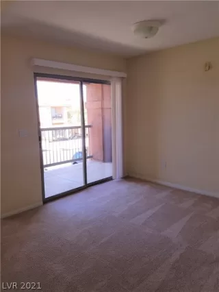 Photo #6: 2337986 Listing