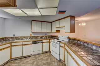 Photo #4: 2338038 Listing 