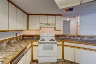 Photo #5: 2338038 Listing 