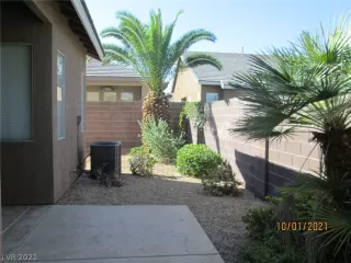 Photo #2: 2338051 Listing 