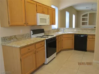 Photo #3: 2338051 Listing 
