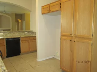 Photo #5: 2338051 Listing 