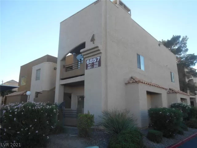 MLS: 2338061 Condo For Sale