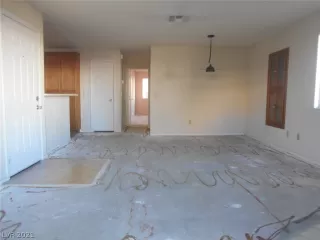 Photo #4: 2338061 Listing