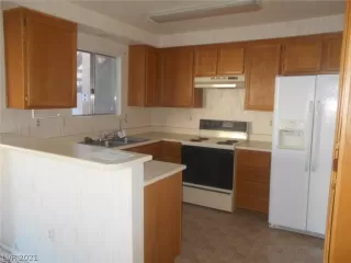 Photo #5: 2338061 Listing