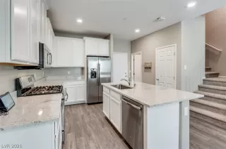 Photo #4: 2338080 Listing 