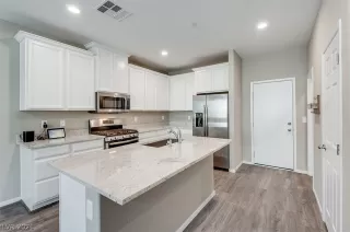 Photo #5: 2338080 Listing 