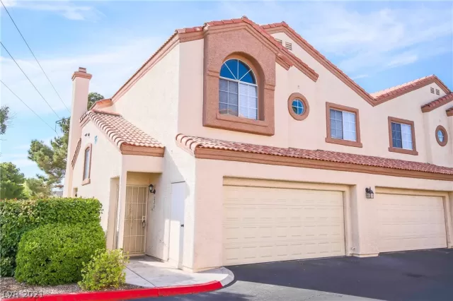 MLS: 2338081 Condo For Sale