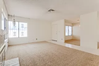 Photo #3: 2338088 Listing