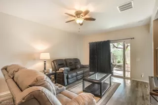 Photo #3: 2338102 Listing