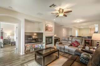 Photo #4: 2338102 Listing