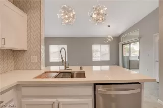 Photo #3: 2338107 Listing