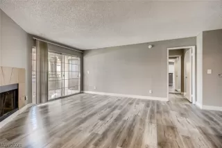 Photo #4: 2338120 Listing