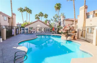 Photo #3: 2338126 Listing