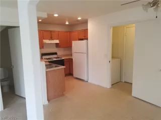 Photo #2: 2338177 Listing