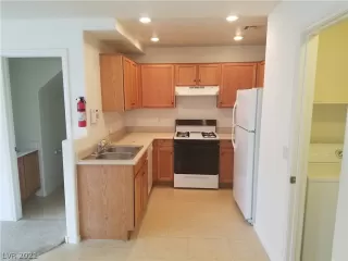 Photo #4: 2338177 Listing