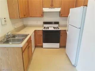 Photo #5: 2338177 Listing