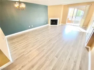 Photo #1: 2338203 Listing 