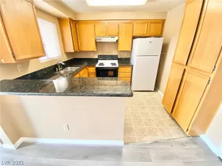 Photo #4: 2338203 Listing 