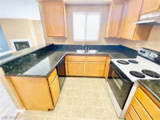 Photo #5: 2338203 Listing 