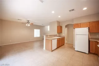 Photo #2: 2338246 Listing 