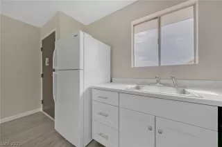 Photo #4: 2338287 Listing 