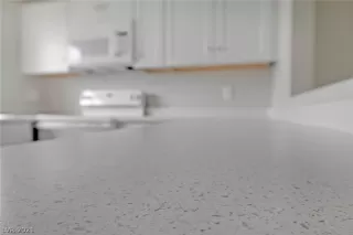 Photo #5: 2338287 Listing 