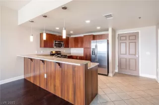 Photo #4: 2338289 Listing 