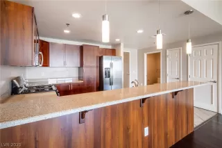 Photo #5: 2338289 Listing 