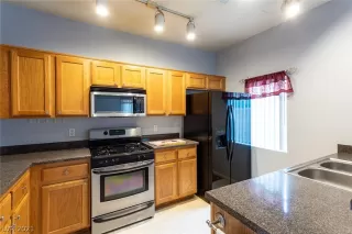 Photo #6: 2338299 Listing 