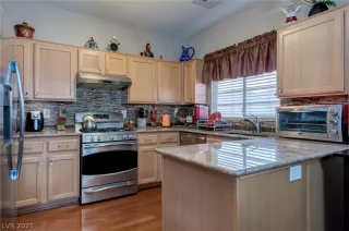 Photo #1: 2338303 Listing 