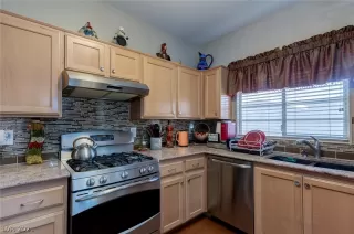 Photo #2: 2338303 Listing 