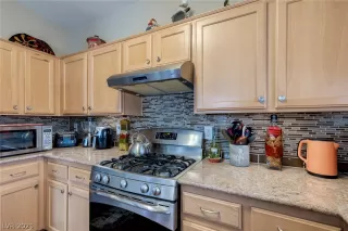 Photo #3: 2338303 Listing 