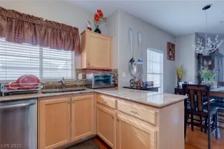 Photo #4: 2338303 Listing 