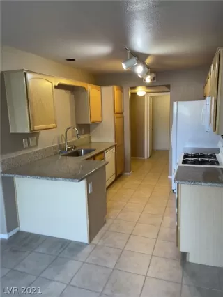 Photo #3: 2338305 Listing 