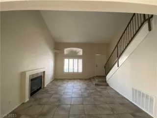 Photo #3: 2338310 Listing