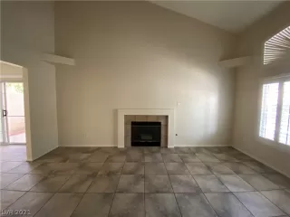 Photo #4: 2338310 Listing