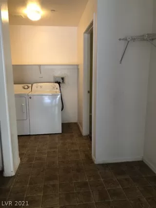 Photo #4: 2338349 Listing