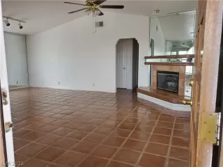 Photo #2: 2338350 Listing 