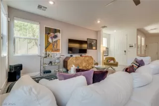 Photo #4: 2338375 Listing 