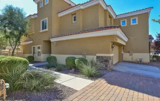 Photo #2: 2338412 Listing 