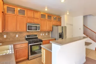 Photo #5: 2338412 Listing 