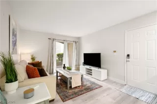 Photo #2: 2338457 Listing